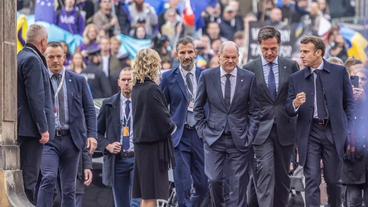 Na Pražském hradě se setkali evropští politici na neformálním summitu EU. (7.10.2022)