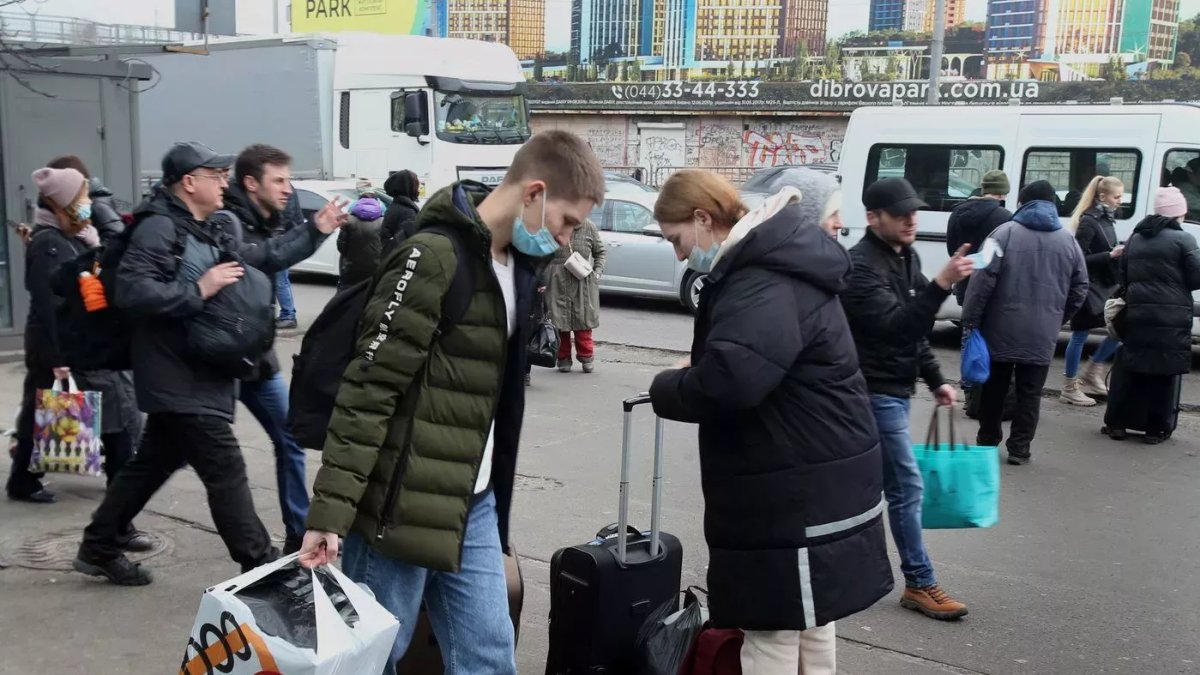Lidé na Ukrajině prchají před válkou.