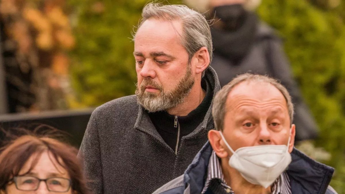 V Praze se lidé naposledy rozloučili s Miroslavem Žbirkou. (19.11.2021)