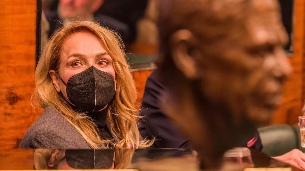 V Praze byla odhalena nová busta exprezidenta Václava Havla. (17.11.2021)