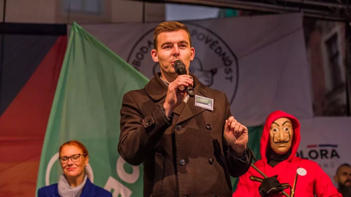 Na Staroměstském náměstí demonstrovali odpůrci opatření. (17.11.2021)