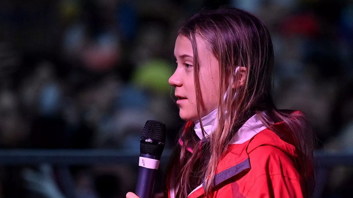 Švédská klimatická aktivistka Greta Thunberg během svého pátečního vystoupení na demonstraci v Glasgow označila konferenci COP26 za neúspěch. Lídry kritizovala za nečinnost. (Glasgow, listopad 2021).