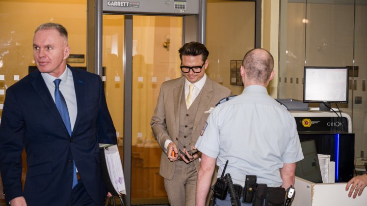 Ondřej Brzobohatý dorazil do soudní budovy. (12.3.2025)