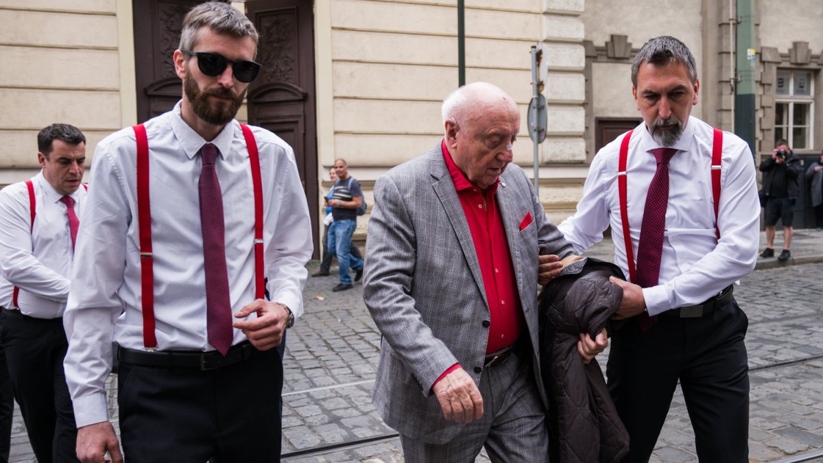 Felix Slováček a Dagmar Patrasová dorazili na poslední rozloučení s dcerou. (15.4.2025)