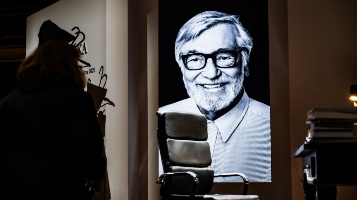 V Rudolfinu se lidé loučí s Jiřím Bartoškou. (20.5.2025)