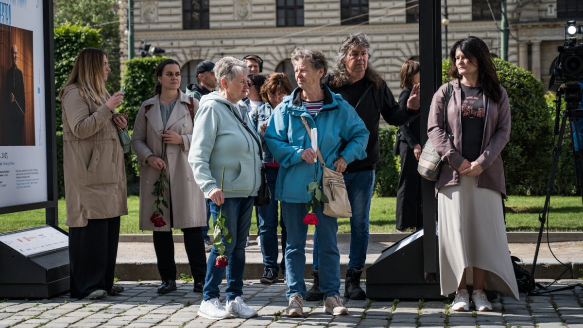 V Rudolfinu se lidé loučí s Jiřím Bartoškou. (20.5.2025)