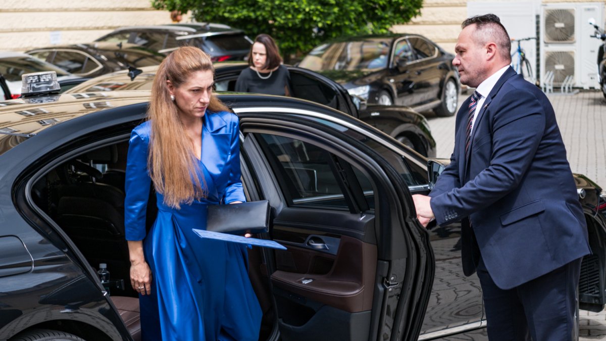 Eva Decroix vystřídala Pavla Blažka v čele ministerstva spravedlnosti. (10.6.2025)