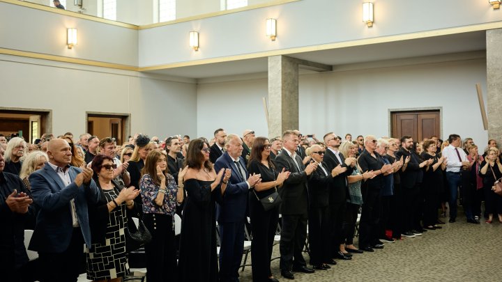 Lidé se ve Strašnicích rozloučili s Jiřím Krampolem. (8.8.2025)