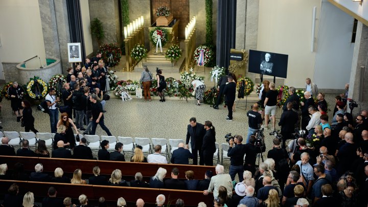 Lidé se ve Strašnicích rozloučili s Jiřím Krampolem. (8.8.2025)