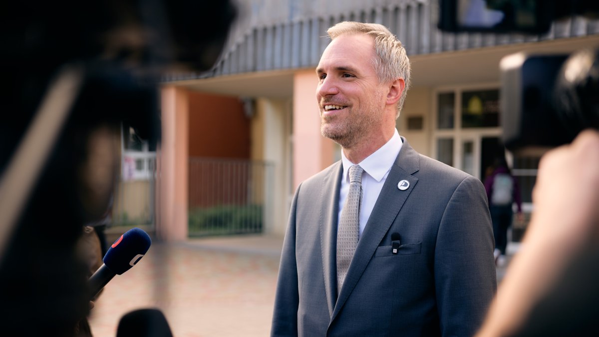 Zdeněk Hřib volí ve volbách do Poslanecké sněmovny