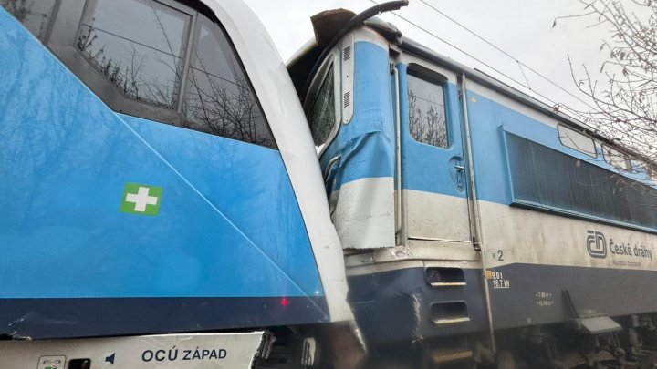 Na jihu Čech se srazily rychlík a osobní vlak. (20.11.2025)