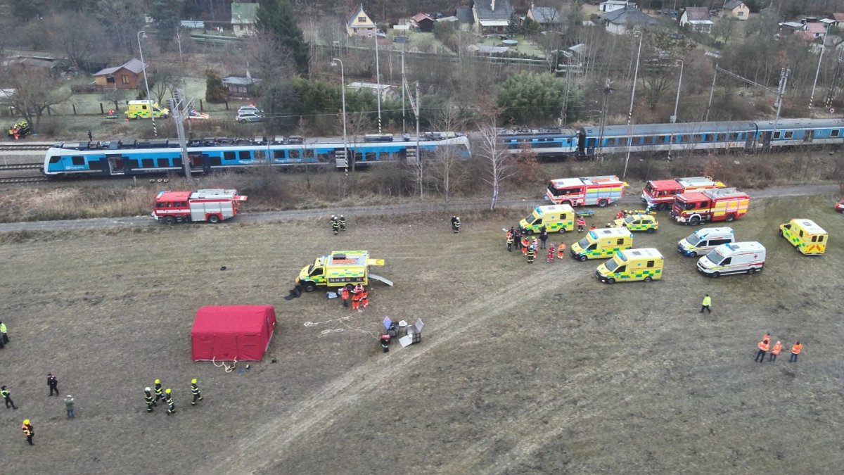 Na jihu Čech se srazily rychlík a osobní vlak. (20.11.2025)