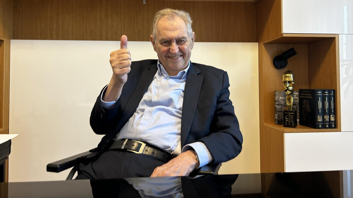 Miloš Zeman se vrátil do pracovního režimu.