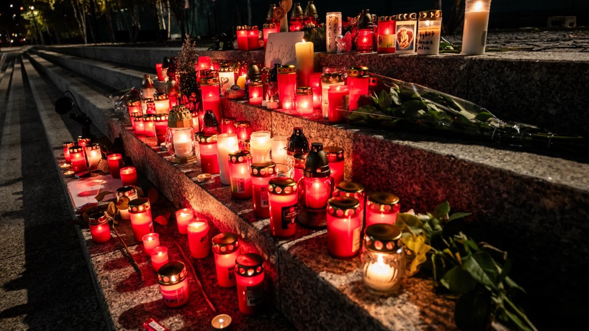 Pietní místo pro Patrika Hezuckého před budovou Evropy 2