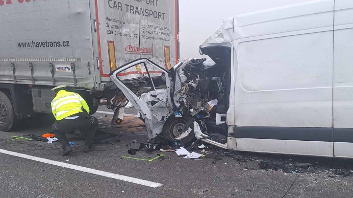 Tragickou nehodu na D2 nepřežil slovenský zpěvák. (9.12.2025)