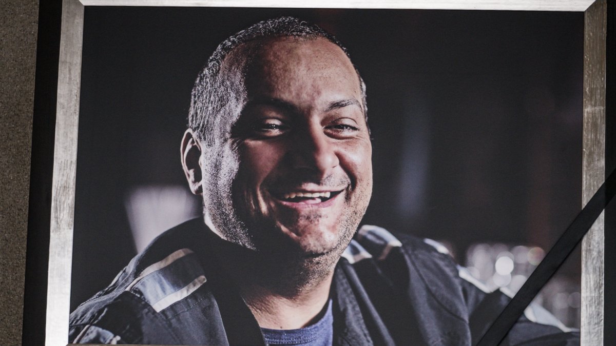 Blízcí a přátelé se rozloučili s moderátorem Patrikem Hezuckým. (12.12.2025)