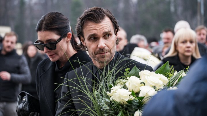 Blízcí a přátelé se rozloučili s moderátorem Patrikem Hezuckým. (12.12.2025)